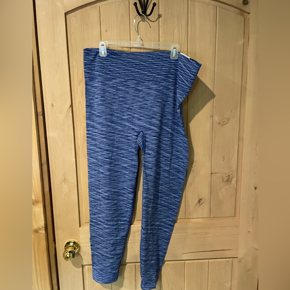 041 Livi size 22/24 leggings. NWT. Super cute heathered blue and white.